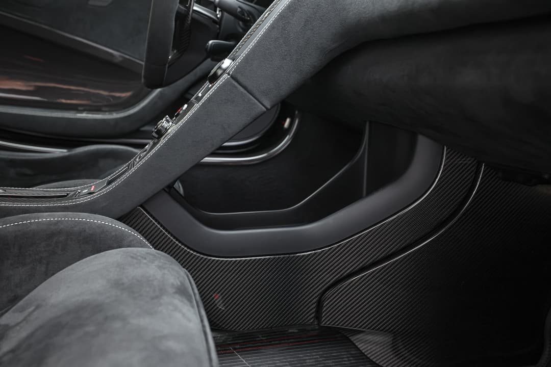 Console centrale carbone Mclaren 688 HS MSO 