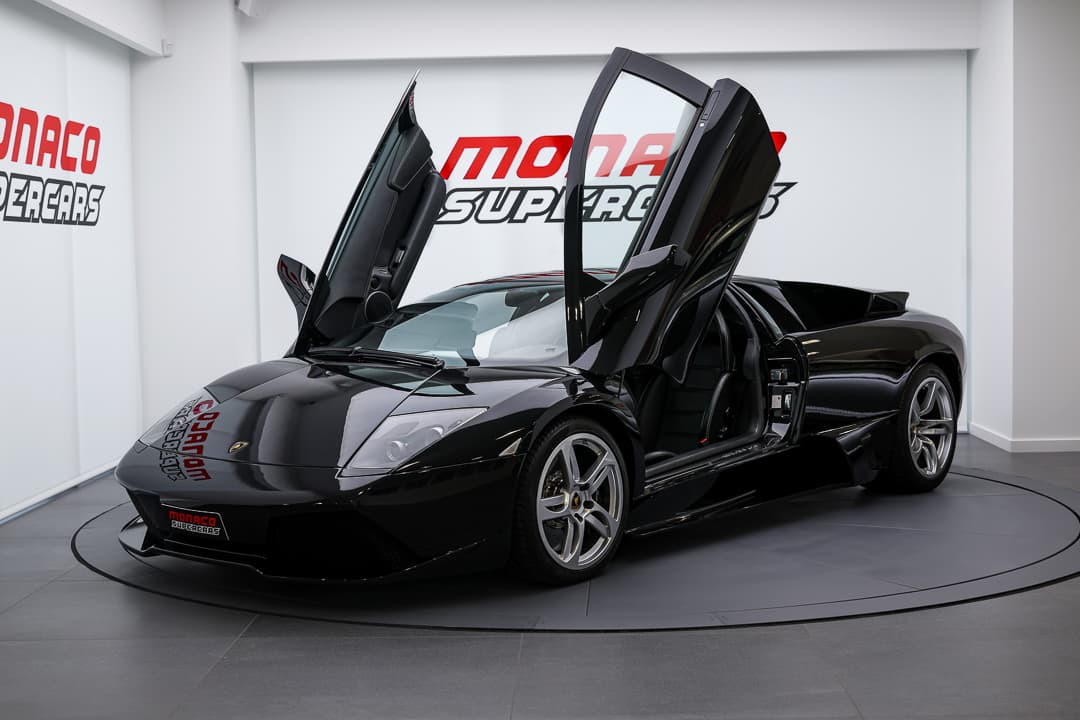 Lamborghini Murcielago LP 640, vue trois quarts, portes papillon ouvertes