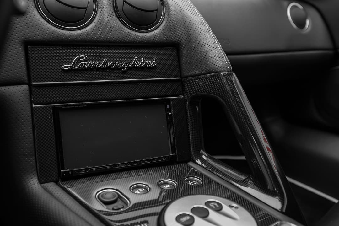 Lamborghini Murcielago LP 640, intérieur ergonomique, expérience de conduite unique.
