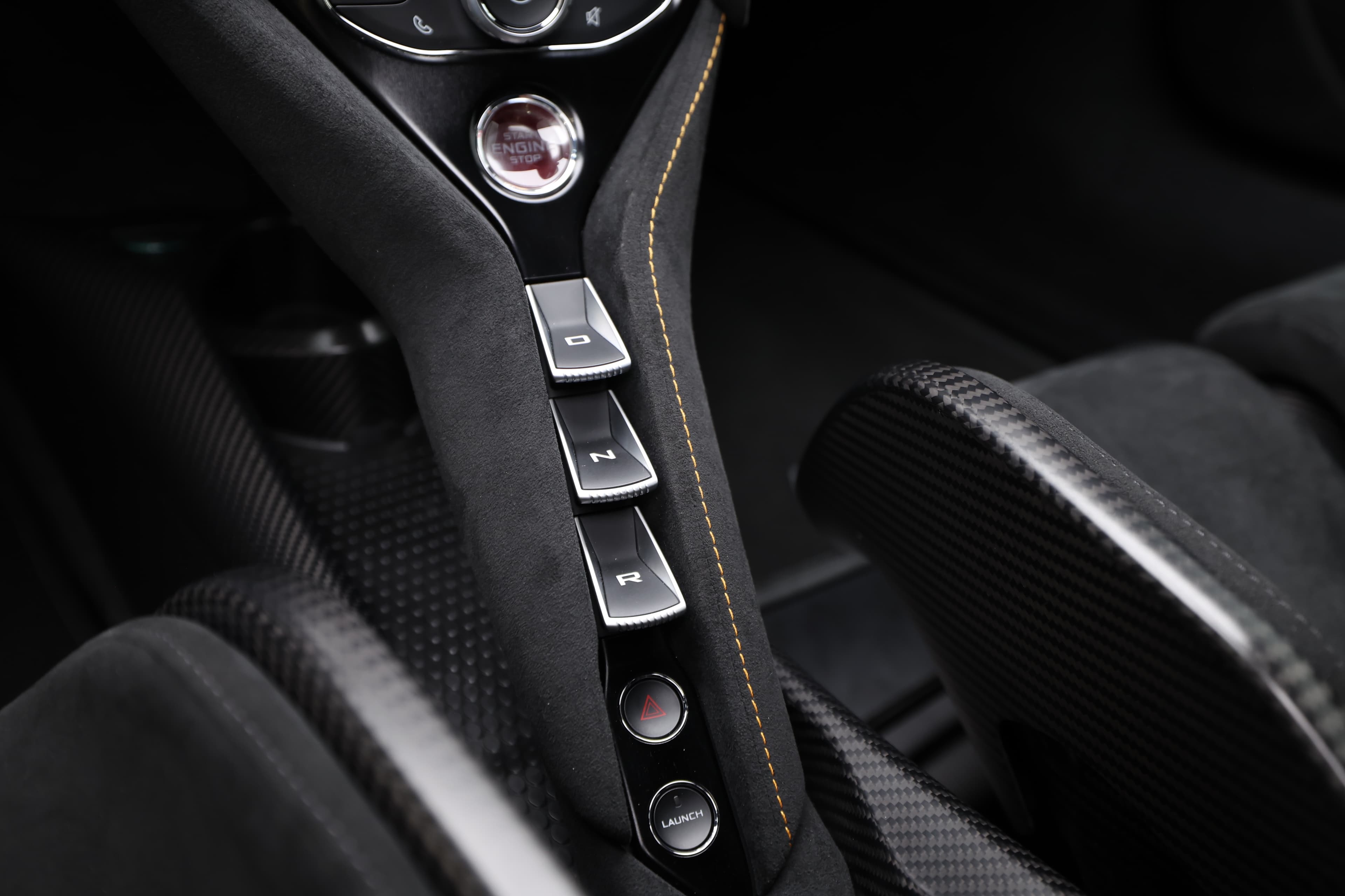 Mclaren 765 LT console centrale surpiqure orange 