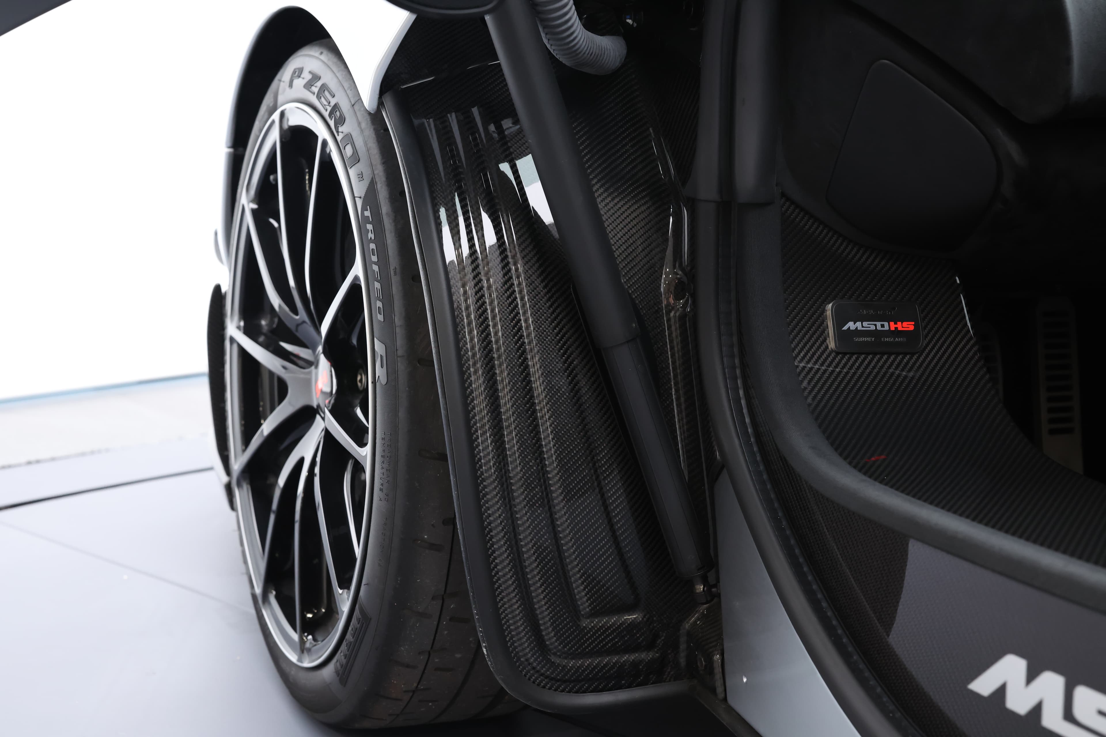 Passage de roue carbone Mclaren 688 HS MSO 